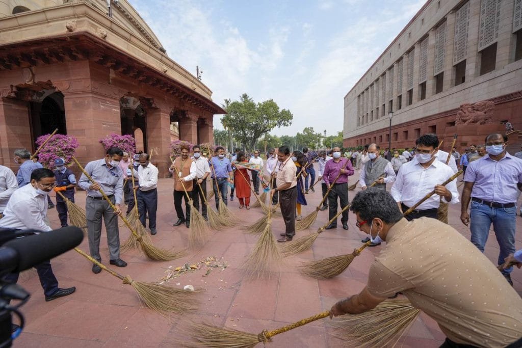 Cleanliness Drive: PM Modi